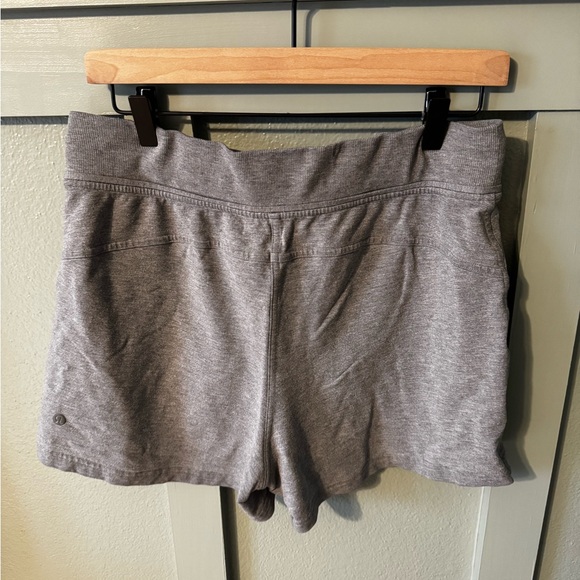 LULULEMON | Every Moment Short - Picture 4 of 5